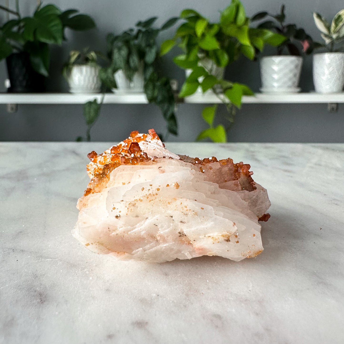 Vanadinite on Barite