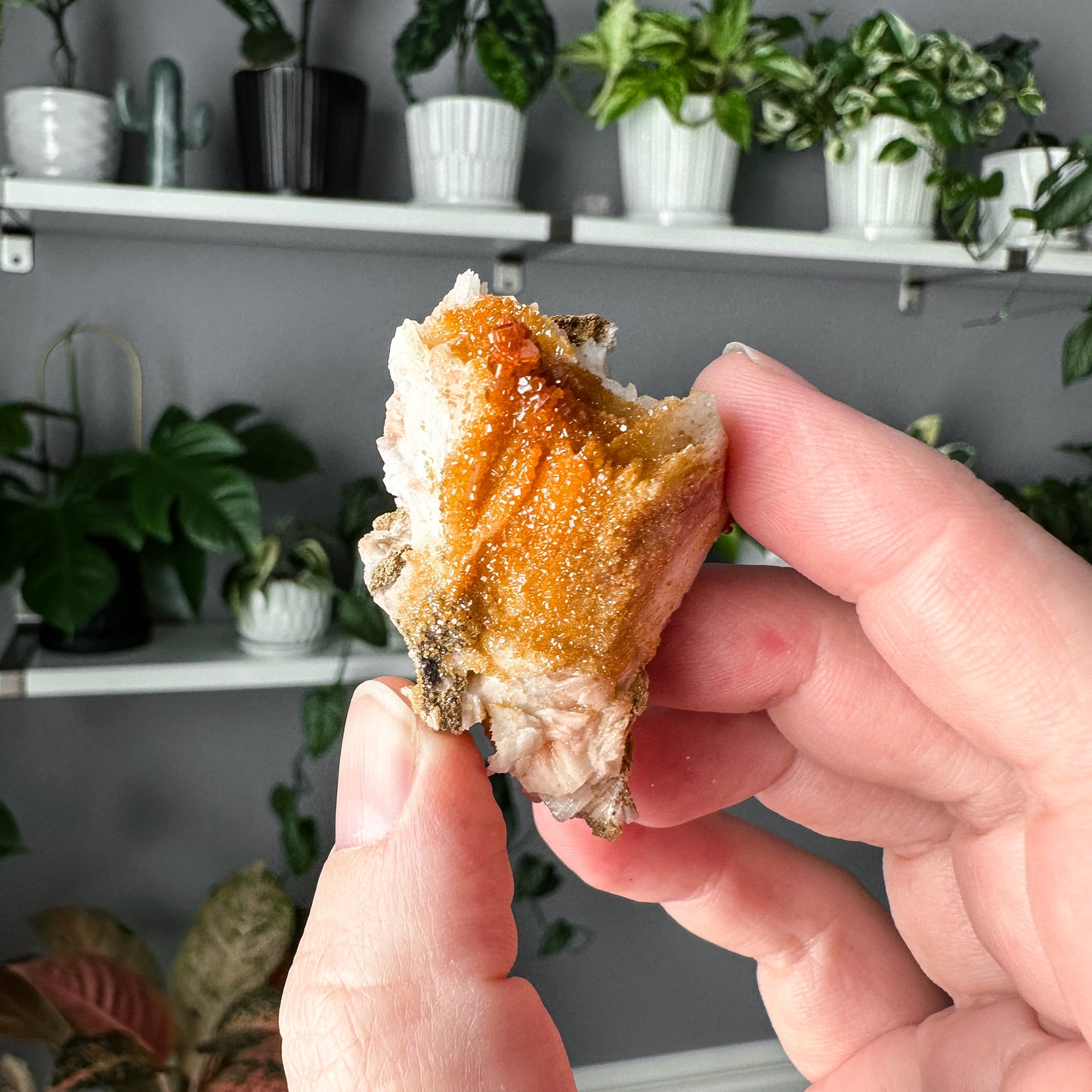 Vanadinite on Barite