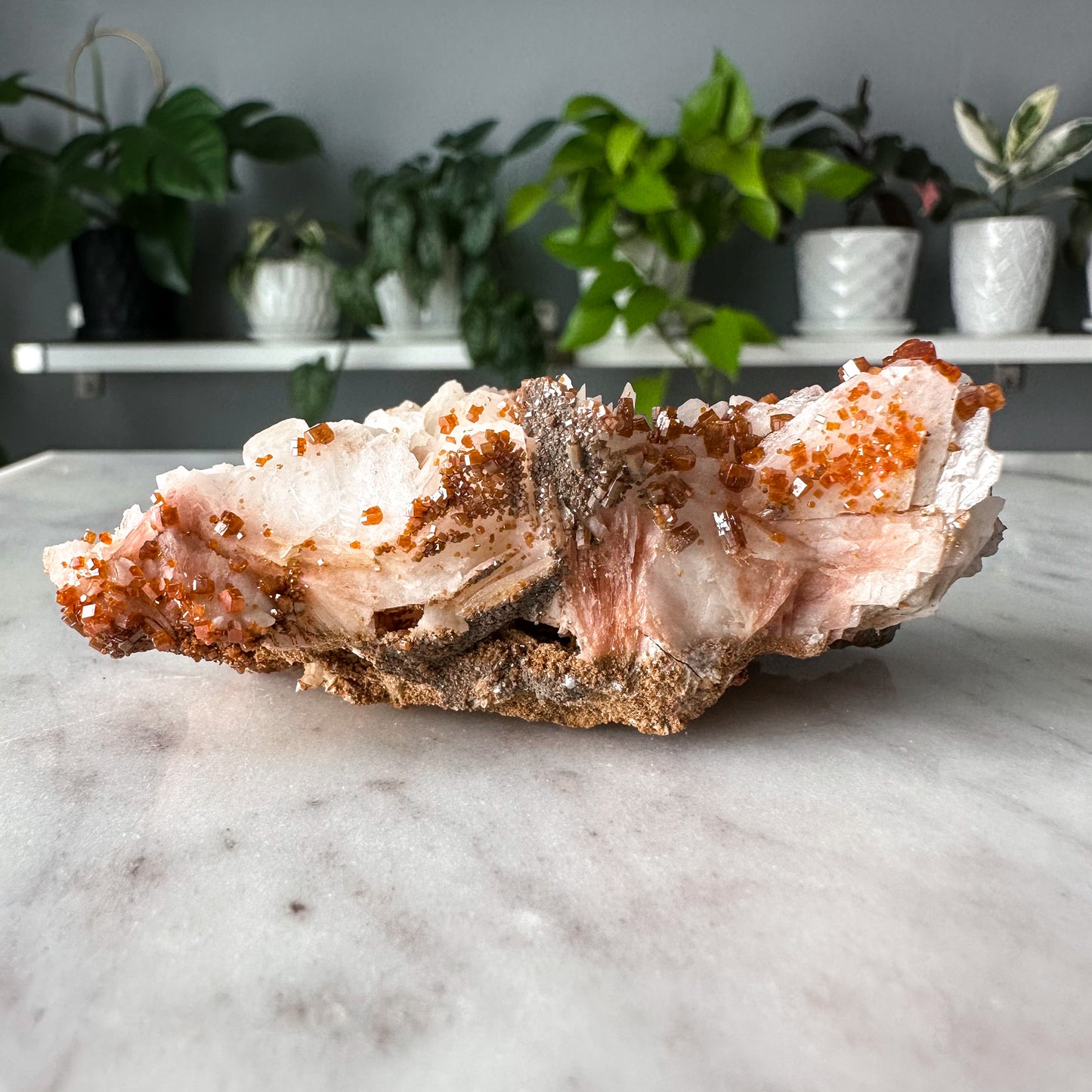 Vanadinite on Barite