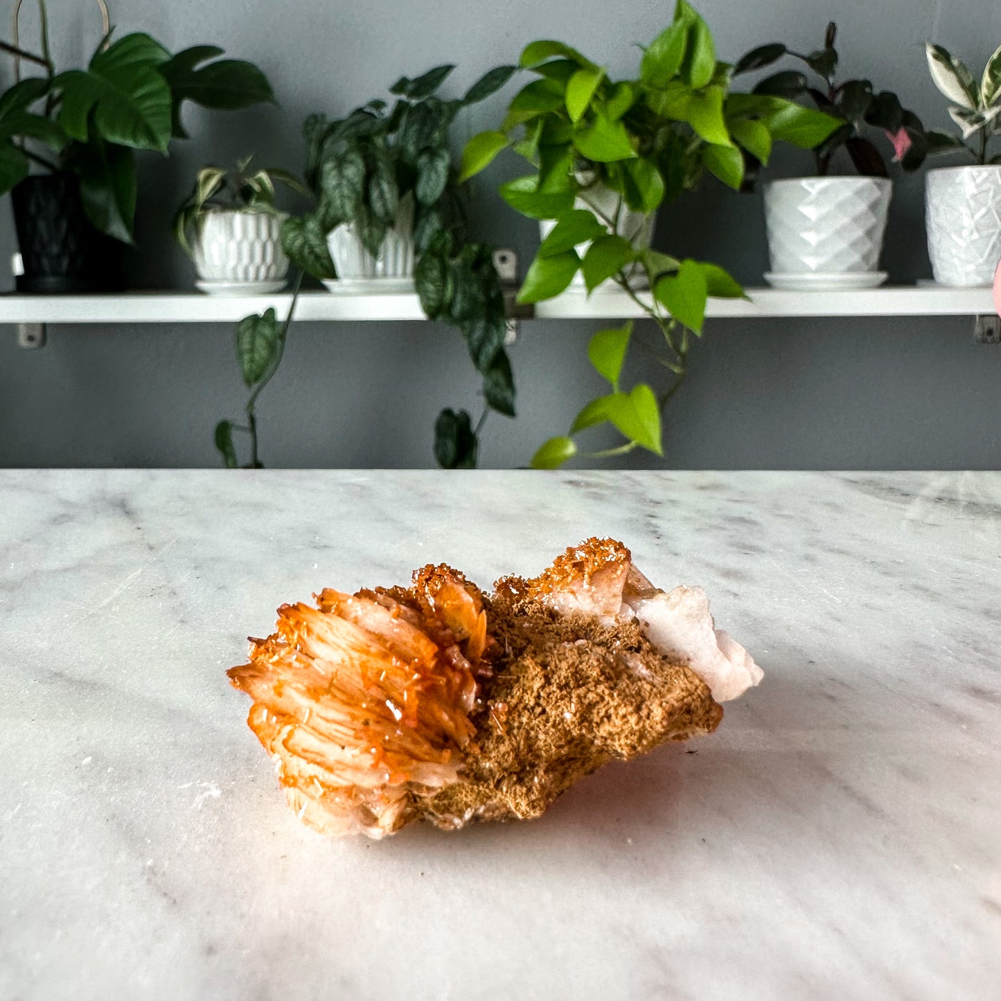 Vanadinite on Barite