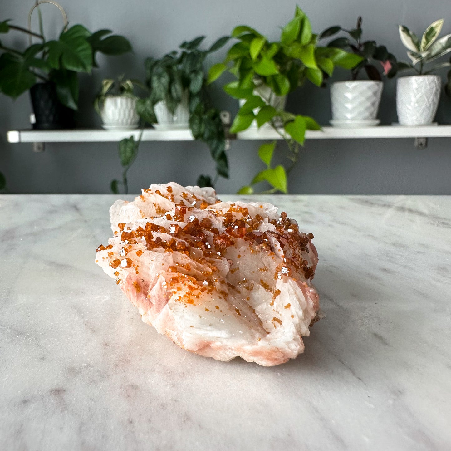 Vanadinite on Barite