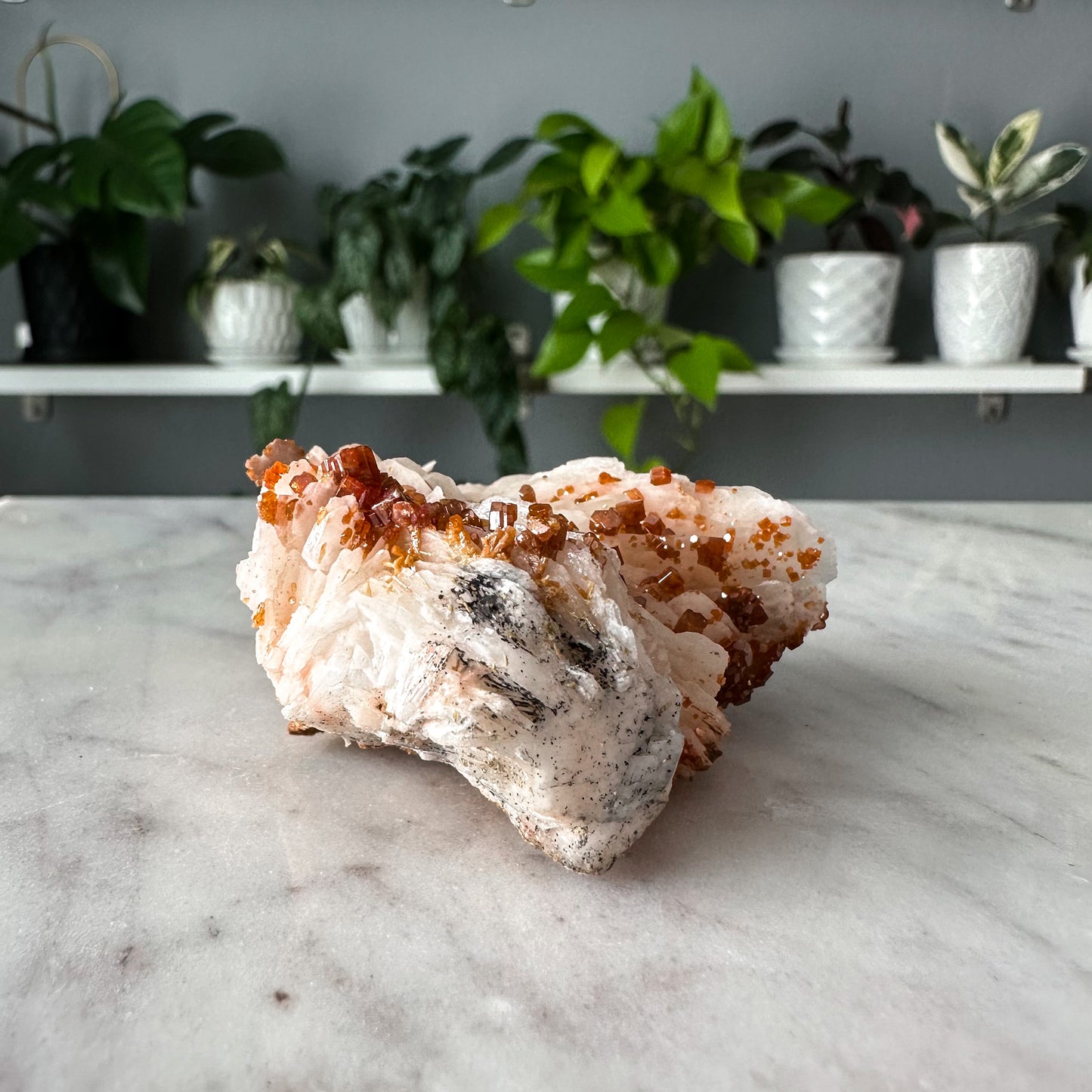 Vanadinite on Barite