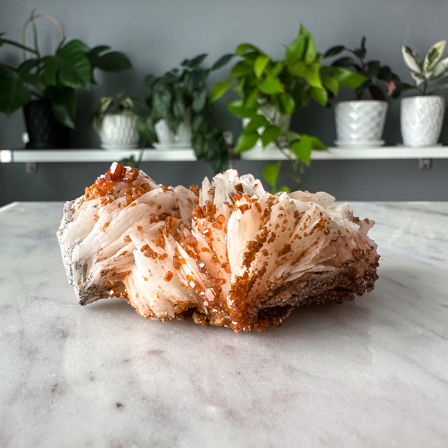 Vanadinite on Barite