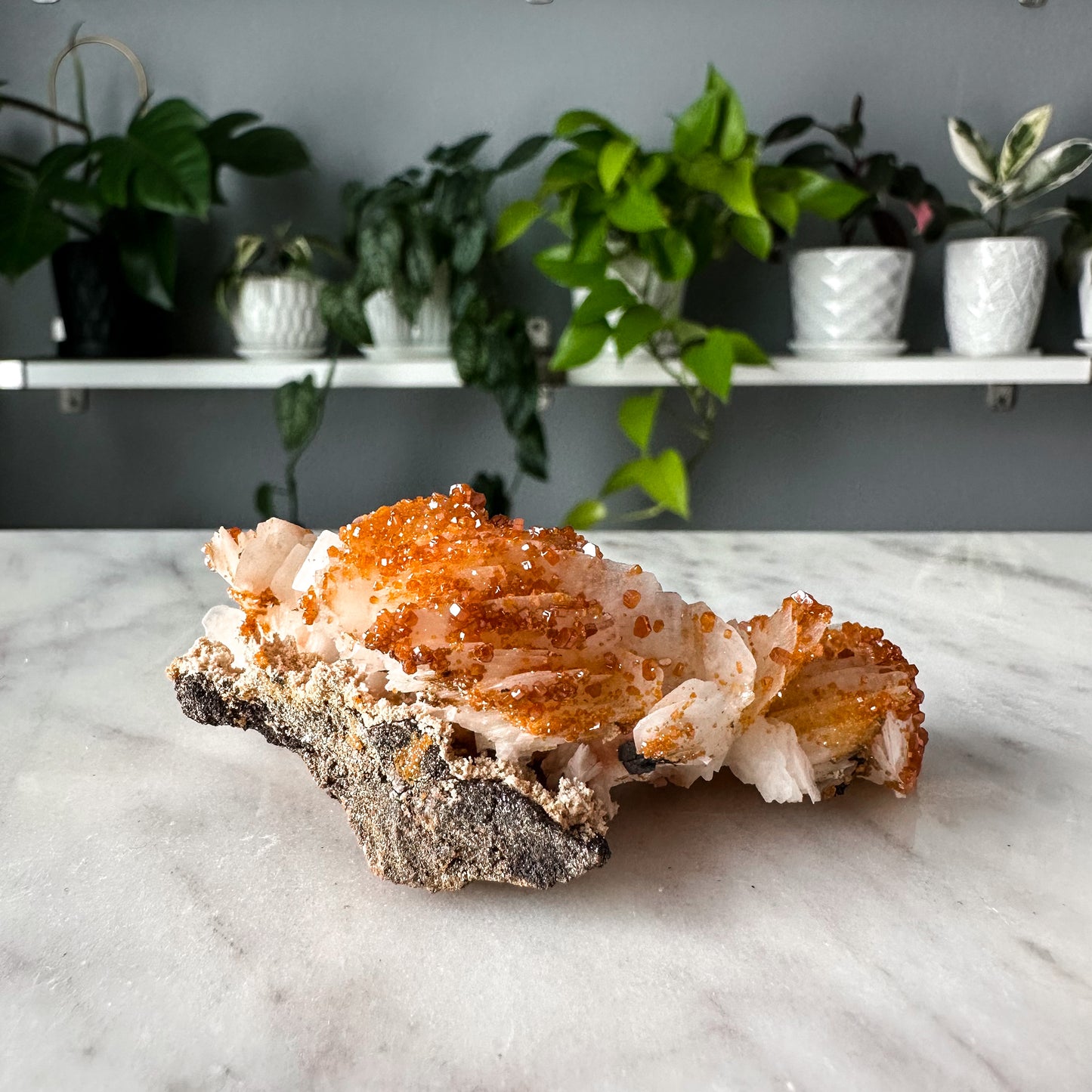 Vanadinite on Barite