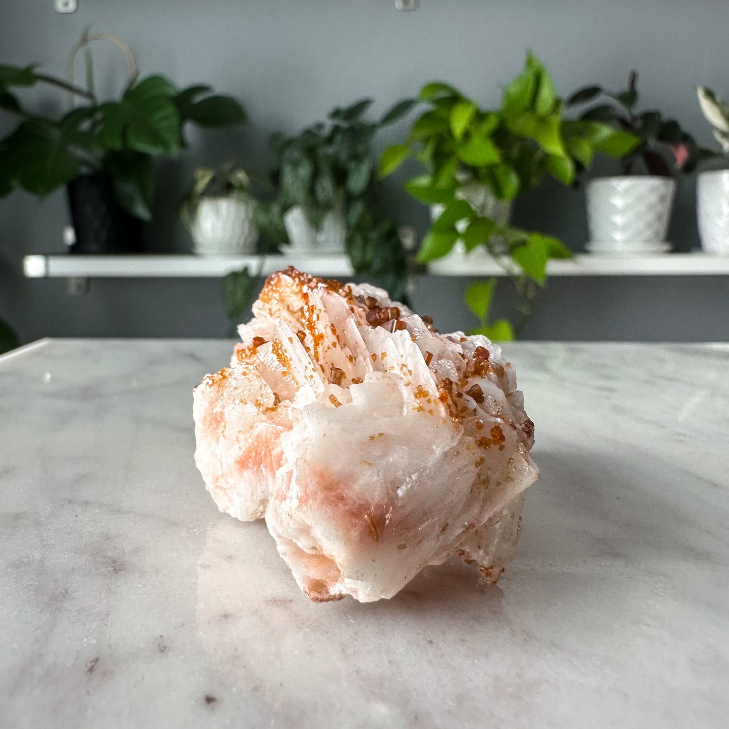 Vanadinite on Barite