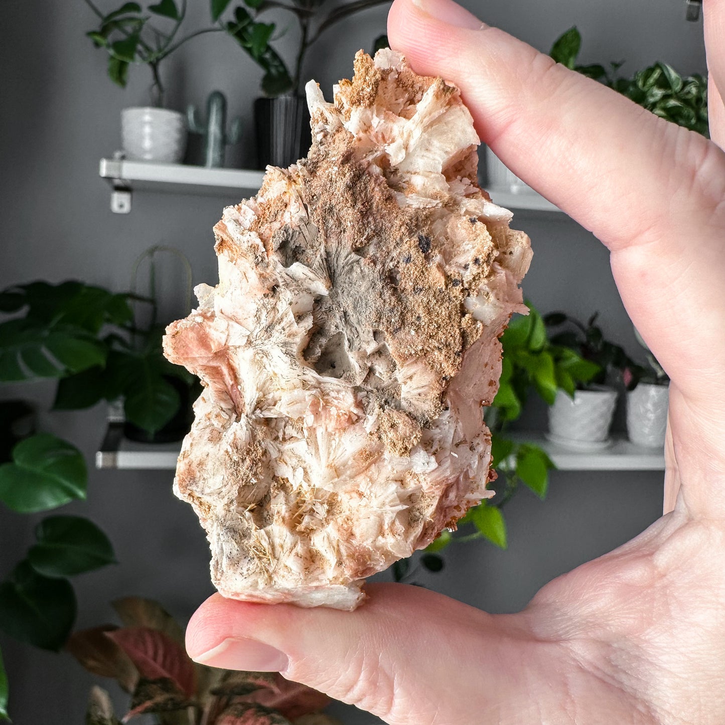 Vanadinite on Barite