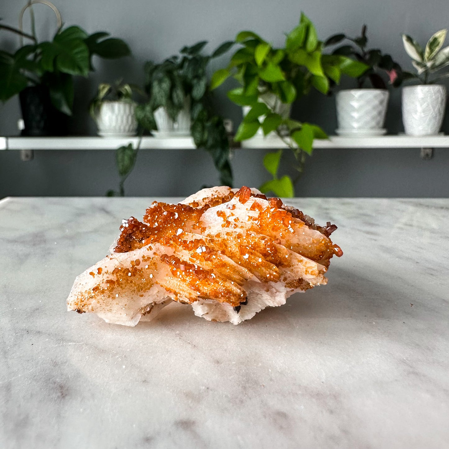 Vanadinite on Barite