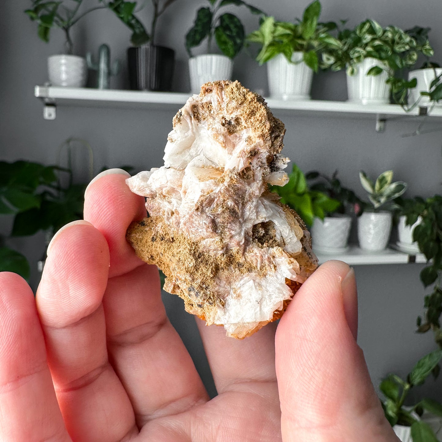 Vanadinite on Barite